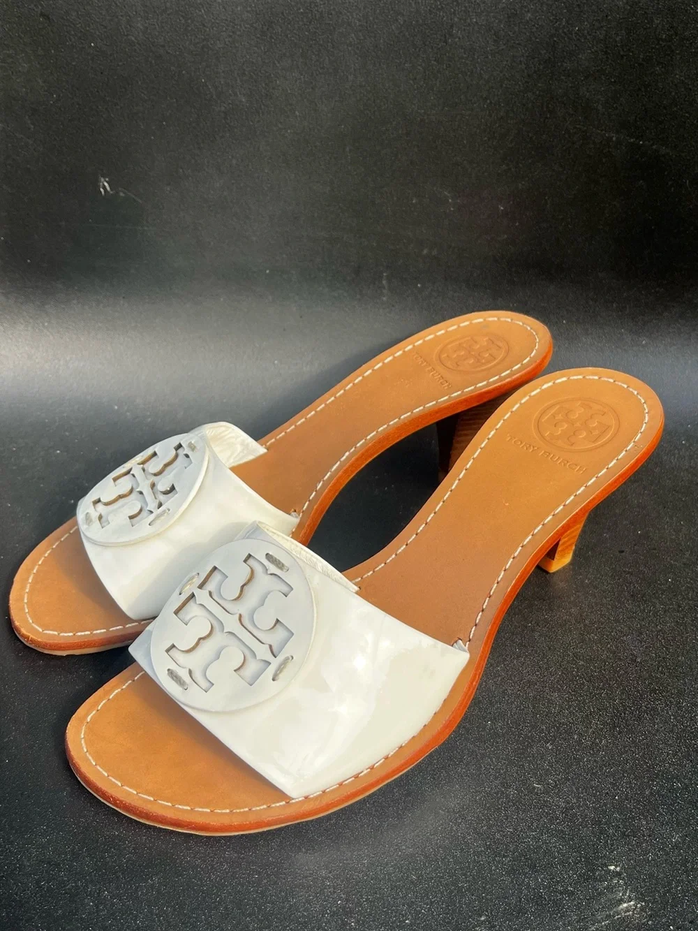Tory Burch Patti White Patent Leather Kitten Heel Y2K Sandals Size 7